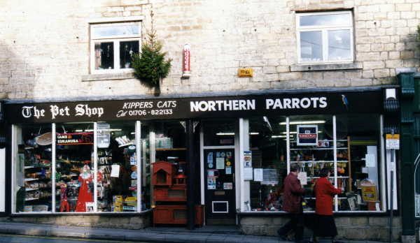 The Pet shop on Bridge Street 
17-Buildings and the Urban Environment-05-Street Scenes-003-Bridge Street
Keywords: 1997