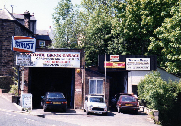 Holcombe Brook Garage near the Hare and Hounds
17-Buildings and the Urban Environment-05-Street Scenes-013-Holcombe Brook Area

Keywords: 1997