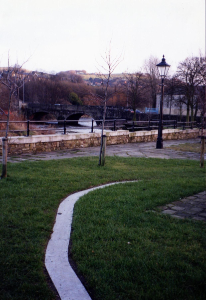 Sculpture path at the Wharf
17-Buildings and the Urban Environment-05-Street Scenes-003-Bridge Street
Keywords: 1997