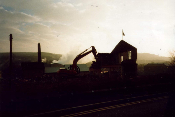 Demolition of Peel Mill final end taken from Square Street 
02-Industry-01-Mills-009-Peel Mill,Ramsbottom
Keywords: 1998