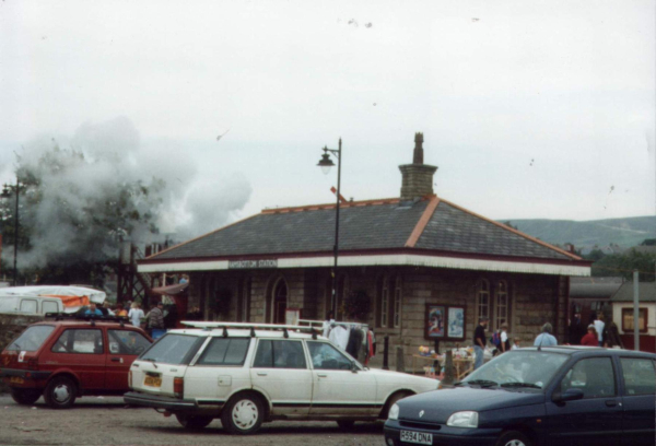 Railway station on August Bank Holiday 
to be catalogued
Keywords: 1998