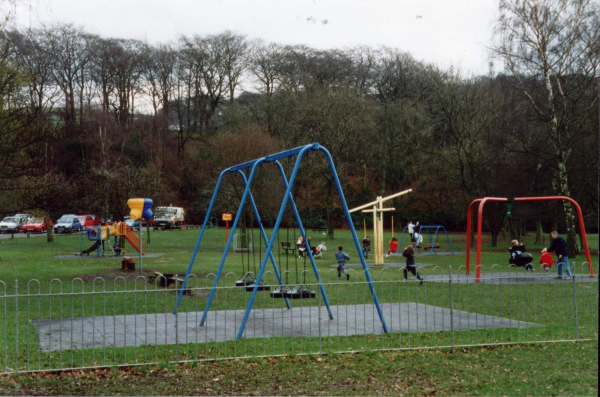 Colour in Nuttall Park
14-Leisure-01-Parks and Gardens-001-Nuttall Park General
Keywords: 1998