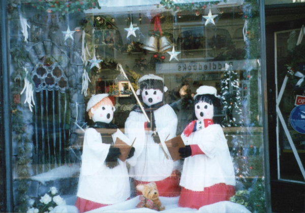 Highfields' Christmas Window  Bolton Street
17-Buildings and the Urban Environment-05-Street Scenes-031 Bolton Street
Keywords: 1998