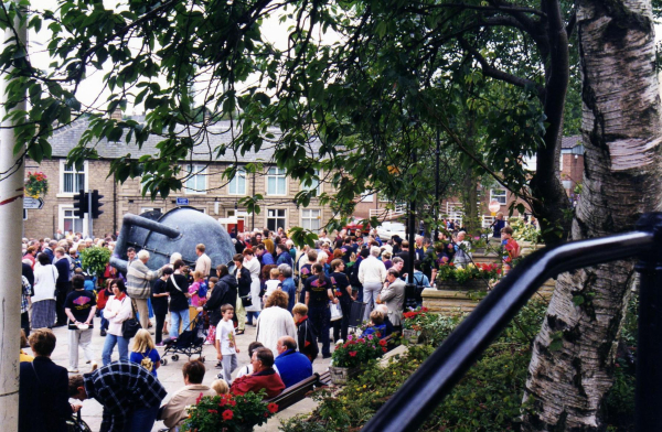Ceremony for Edward Allington's  'Tilted Vase'
17-Buildings and the Urban Environment-05-Street Scenes-017-Market Place
Keywords: 1998