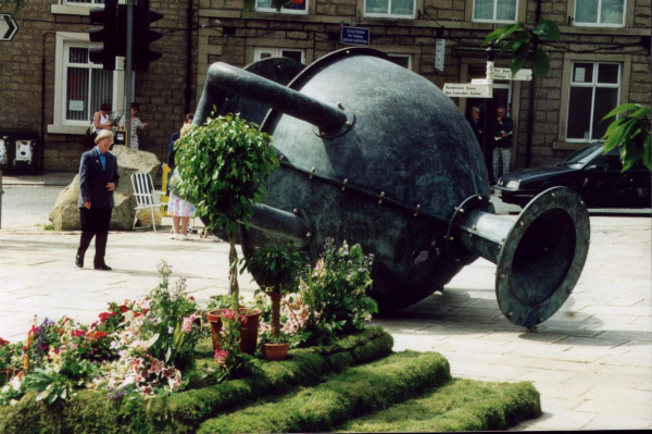 Our flower jug has fallen over  - view of the Tilted Vase
17-Buildings and the Urban Environment-05-Street Scenes-017-Market Place
Keywords: 1998
