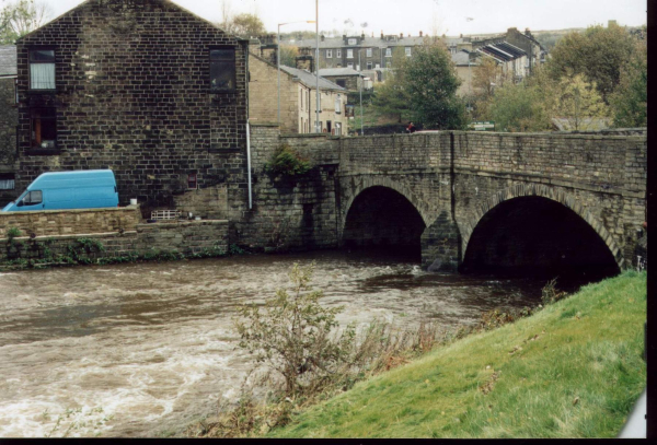 Water under Peel Bridge
17-Buildings and the Urban Environment-05-Street Scenes-021-Peel Brow area
Keywords: 1998