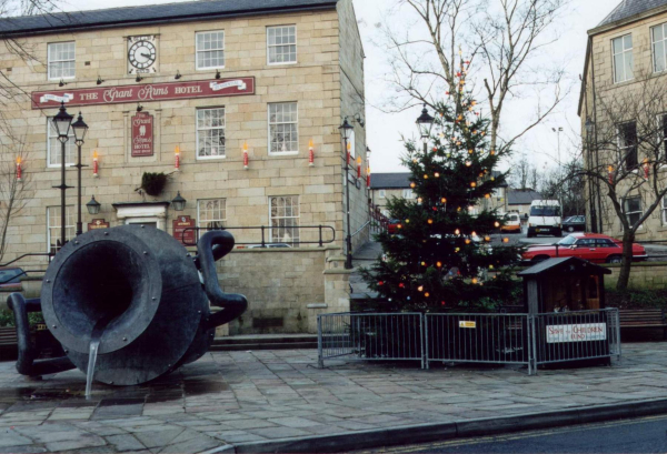 The Urn, settled at last 
17-Buildings and the Urban Environment-05-Street Scenes-017-Market Place
Keywords: 1998