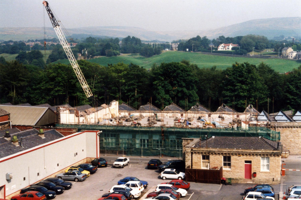 Scapa loses its' roof - Stubbins Lane
02-Industry-05-Miscellaneous Industry-000-General

Keywords: 1999