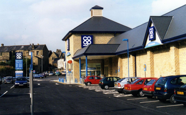 The new Co-op - ready for opening day
03-Shops, Restaurants and Hotels-02-Individual shops-001-Supermarkets
Keywords: 1999