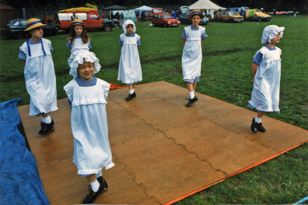 Clog Dancing at the Sports Day in Nuttall Park
14-Leisure-01-Parks and Gardens-001-Nuttall Park General
Keywords: 1999