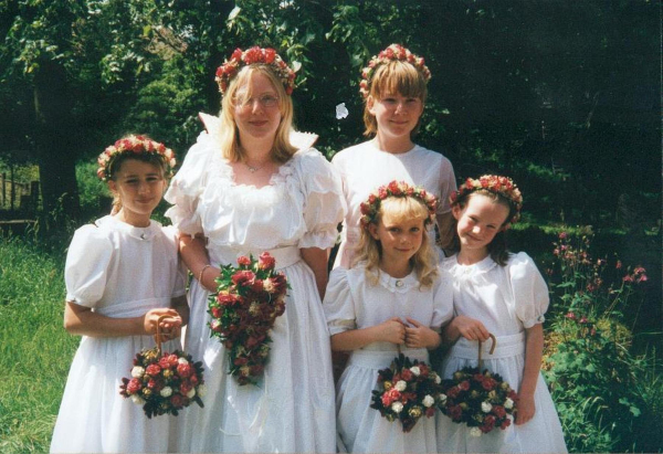 Edenfield Rose Queen
06-Religion-02-Church Activities-004-Church of England -  Edenfield Parish Church
Keywords: 2000