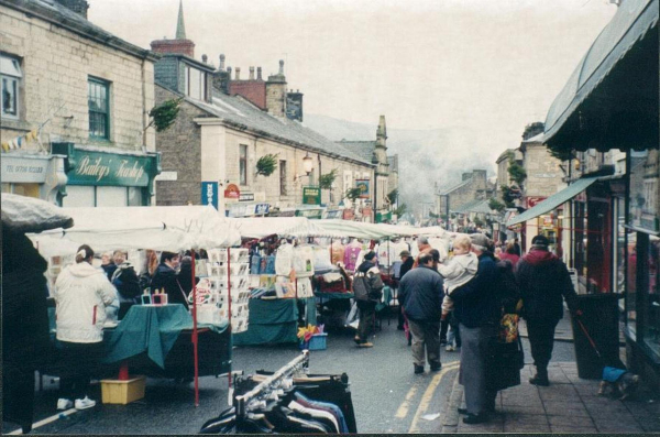 Christmas celebrations - Bridge Street
17-Buildings and the Urban Environment-05-Street Scenes-003-Bridge Street
Keywords: 2000