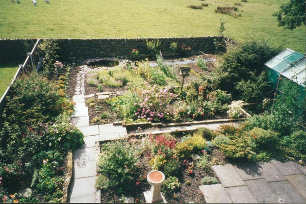 Garden extension with new dry stone wall - location unknown
to be catalogued
Keywords: 2000