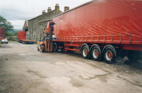 Wash and Brush up - Hinchcliffe's auction Walmersley Road
17-Buildings and the Urban Environment-05-Street Scenes-035-Manchester Road Walmersley Area
Keywords: 2001