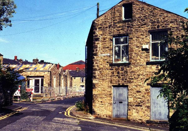 Square Street redevelopment
17-Buildings and the Urban Environment-05-Street Scenes-026-Square Street area
Keywords: 2002