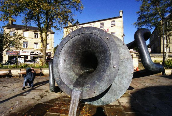 The Urn - Market Place
17-Buildings and the Urban Environment-05-Street Scenes-017-Market Place
Keywords: 2002
