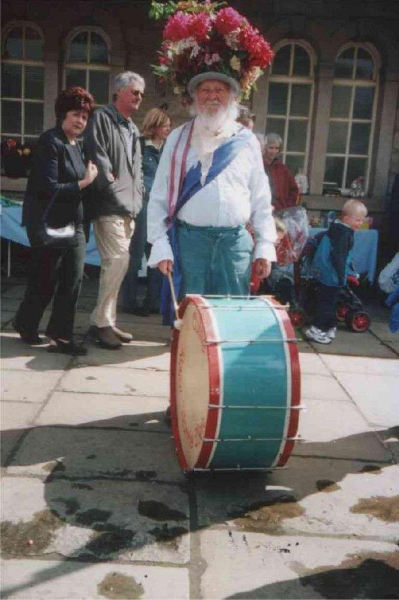 Colne Morris Men - Mayfest weekend 
people
Keywords: 2003
