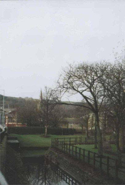 Wharf near the Railway station - Peel Bridge
17-Buildings and the Urban Environment-05-Street Scenes-021-Peel Brow area
Keywords: 2003