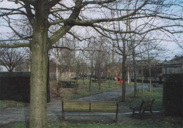 Wharf near the Railway station - Peel Bridge
17-Buildings and the Urban Environment-05-Street Scenes-021-Peel Brow area
Keywords: 2003