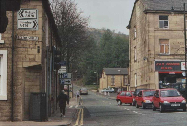 Truck Trap - Carr Street
17-Buildings and the Urban Environment-05-Street Scenes-006-Carr Street and Tanners area
Keywords: 2003