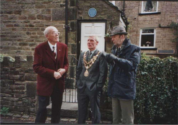 Chatterton Riot Plaque
17-Buildings and the Urban Environment-05-Street Scenes-032 Chatterton Area
Keywords: 2003