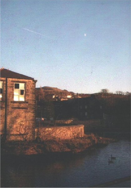 Sunset and Moonrise over the River Irwell  from the Wharf
17-Buildings and the Urban Environment-05-Street Scenes-021-Peel Brow area
Keywords: 2004