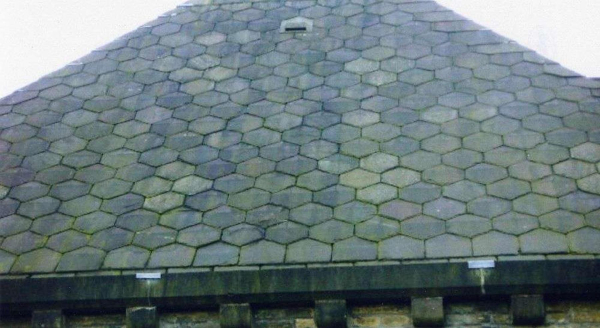 Around Summerseat
17-Buildings and the Urban Environment-05-Street Scenes-028-Summerseat area
Keywords: 2005