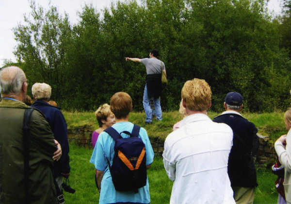 Jonathan Ali leading a Ramsbottom Heritage Society summer walk around Hawkshaw 
01-Ramsbottom Heritage Society-01-RHS Activities-000-General
Keywords: 2006