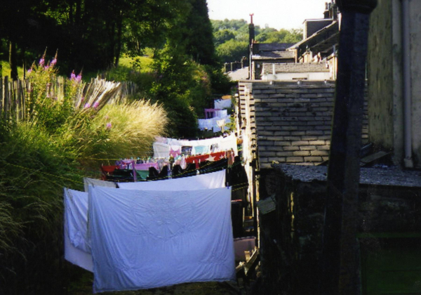 Washing lines at the rear of Callender Street
17-Buildings and the Urban Environment-05-Street Scenes-005-Callender to Albert Street
Keywords: 2006