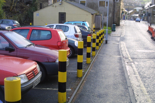 Yellow lines spoiling conservation area  ( Carr Street)
17-Buildings and the Urban Environment-05-Street Scenes-006-Carr Street and Tanners area
Keywords: 2006