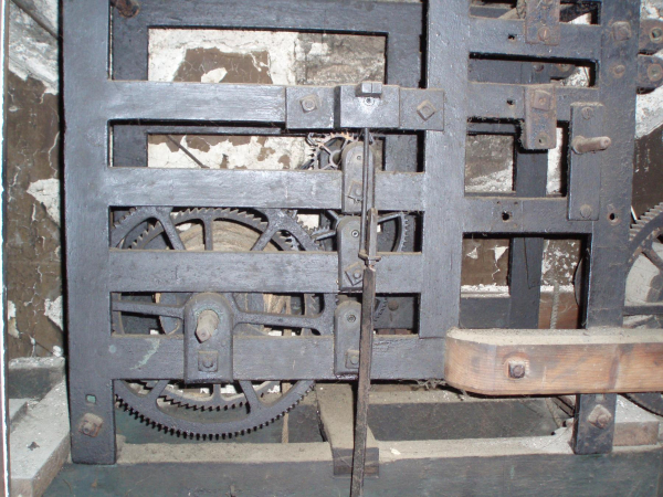 Old clock workings at the Grant Arms hotel 
14-Leisure-05-Pubs-012-Grant Arms
Keywords: 2007