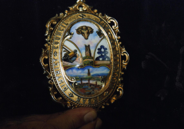 Heritage Day 2007 - The Ramsbottom chain worn by the mayor
01-Ramsbottom Heritage Society-01-RHS Activities-000-General
Keywords: 2007