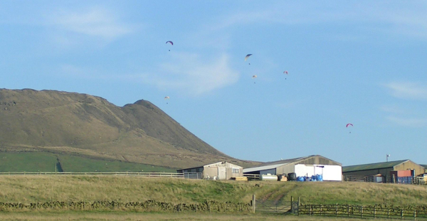 Hang gliders over Edenfield
17-Buildings and the Urban Environment-05-Street Scenes-011-Edenfield
Keywords: 2007