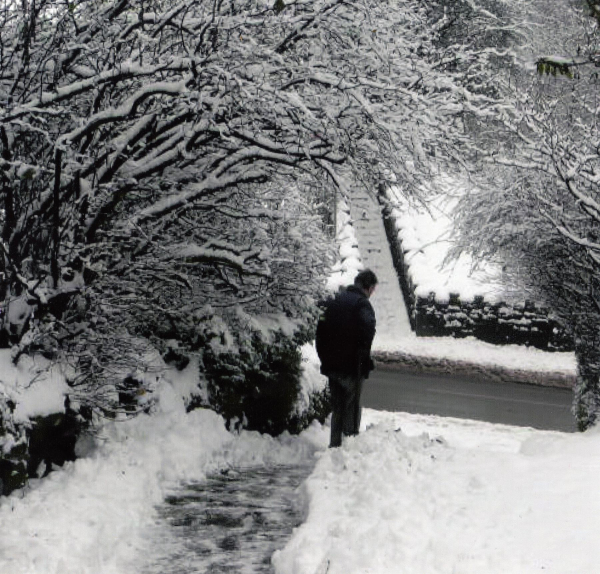Path clearing on Holcombe road - Christmas Eve 
18-Agriculture and the Natural Environment-03-Topography and Landscapes-000-General

Keywords: 2009