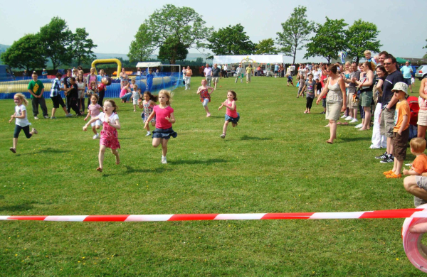 Girls' race at Edenfield Fete 
17-Buildings and the Urban Environment-05-Street Scenes-011-Edenfield
Keywords: 2010
