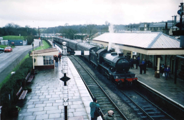 The Great Marquess and train arriving at Ramsbotttom Station - January 2010
16-Transport-03-Trains and Railways-000-General
Keywords: 2010