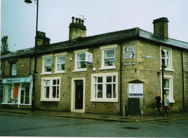 A & L Music, 4 Bolton Street - opened 14th May 2011 - photo taken September 2011
17-Buildings and the Urban Environment-05-Street Scenes-031 Bolton Street
Keywords: 2011