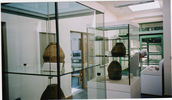 A last look at the gallery display  
01-Ramsbottom Heritage Society-01-RHS Activities-000-General
Keywords: 2011