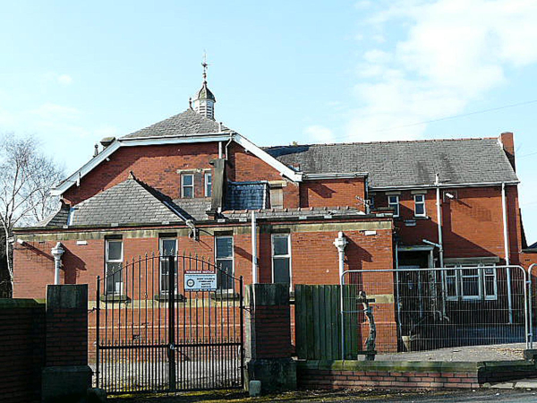 RAMSBOTTOM COTTAGE HOSPITAL - SOON TO BE DEMOLISHED
17-Buildings and the Urban Environment-05-Street Scenes-019-Nuttall area
Keywords: 2013
