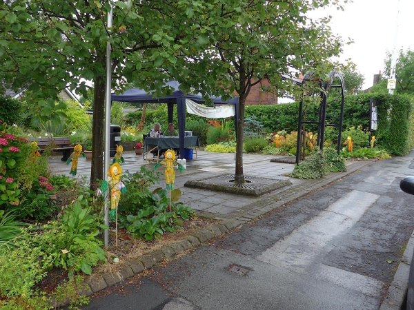 Garden Trail organised by Edenfield and District Horticultural Society - 19 July 14
17-Buildings and the Urban Environment-05-Street Scenes-011-Edenfield
Keywords: 2014