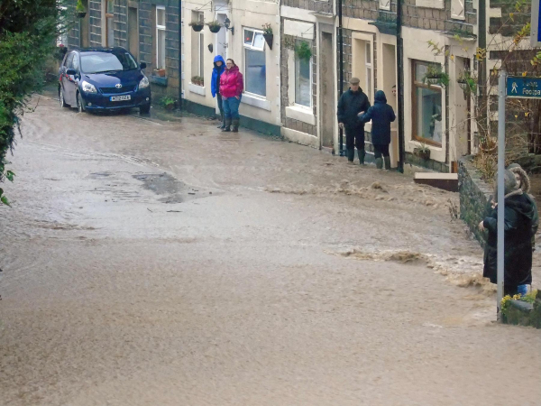 Flooding from Springwood Lodge
17-Buildings and the Urban Environment-05-Street Scenes-025-Springwood Lodge and roads off
Keywords: 2015