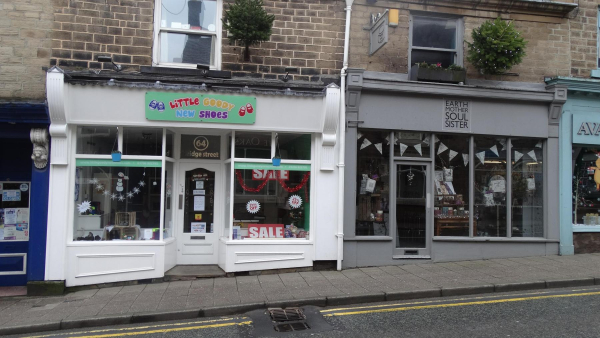 Little Goody New Shoes on Bridge Street
17-Buildings and the Urban Environment-05-Street Scenes-003-Bridge Street
Keywords: 2016