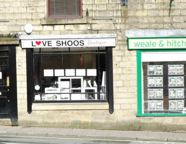 Love Shoes on bridge Street
17-Buildings and the Urban Environment-05-Street Scenes-003-Bridge Street
Keywords: 2016