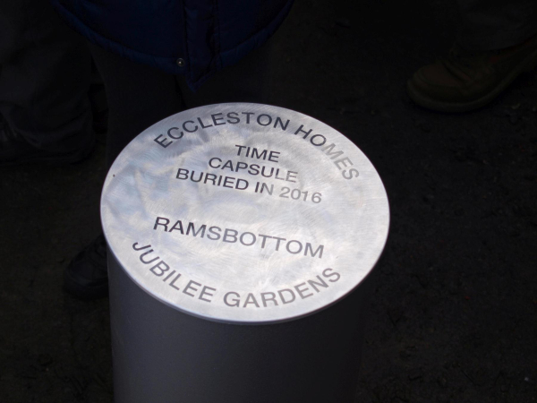 Time Capsule Ramsbottom Cottage Hospital Nuttall Lane
17-Buildings and the Urban Environment-05-Street Scenes-019-Nuttall area
Keywords: 2016