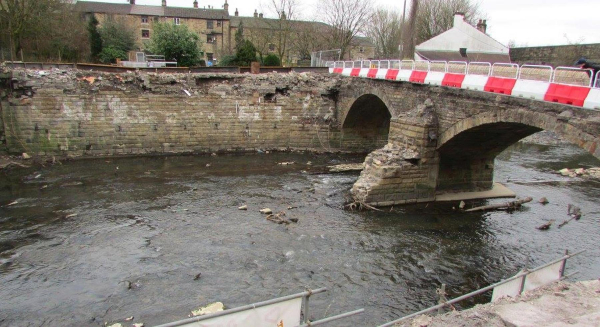 'Anyone need a new kitchen' at The Waterside after the floods
17-Buildings and the Urban Environment-05-Street Scenes-028-Summerseat area
Keywords: 2016