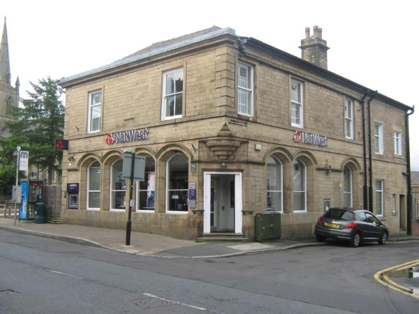 Nat West Bank on Bridge Street before closure on the 2nd October 2017
17-Buildings and the Urban Environment-05-Street Scenes-003-Bridge Street
Keywords: 2017