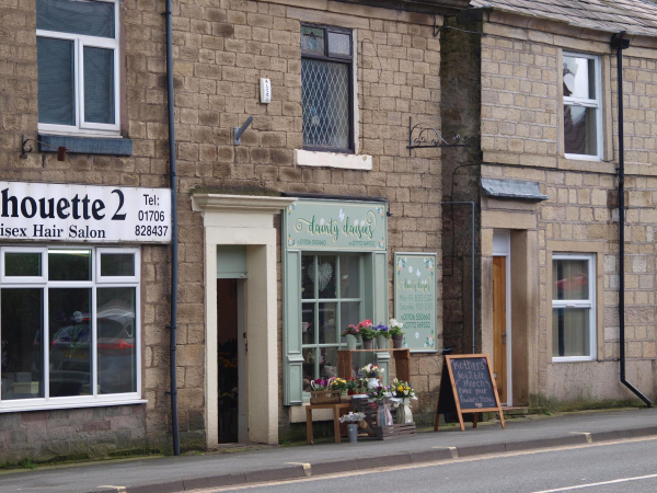 Dainty Daisies Bolton Road West 
17-Buildings and the Urban Environment-05-Street Scenes-002-Bolton Road West
Keywords: 2017