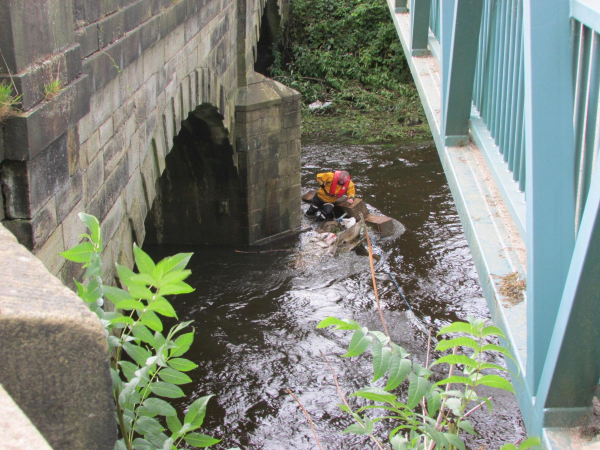 Workmen unblocking the river at Stubbins
17-Buildings and the Urban Environment-05-Street Scenes-027-Stubbins Lane and Stubbins area
Keywords: 2017