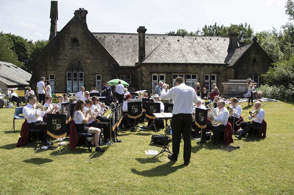 Summerseat Fete
17-Buildings and the Urban Environment-05-Street Scenes-028-Summerseat area
Keywords: 2017