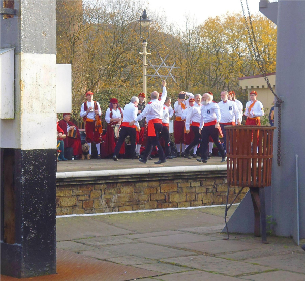 Lancashire Day - Southport Swords at Ramsbottom Station 
09-People and Family-02-People-000-General
Keywords: 2017